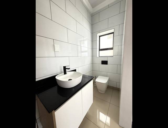 5 BEDROOM HOUSE FOR SALE IN TAFELZICHT